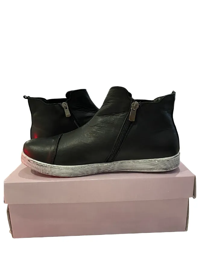 Rilassare Trip Boot Black