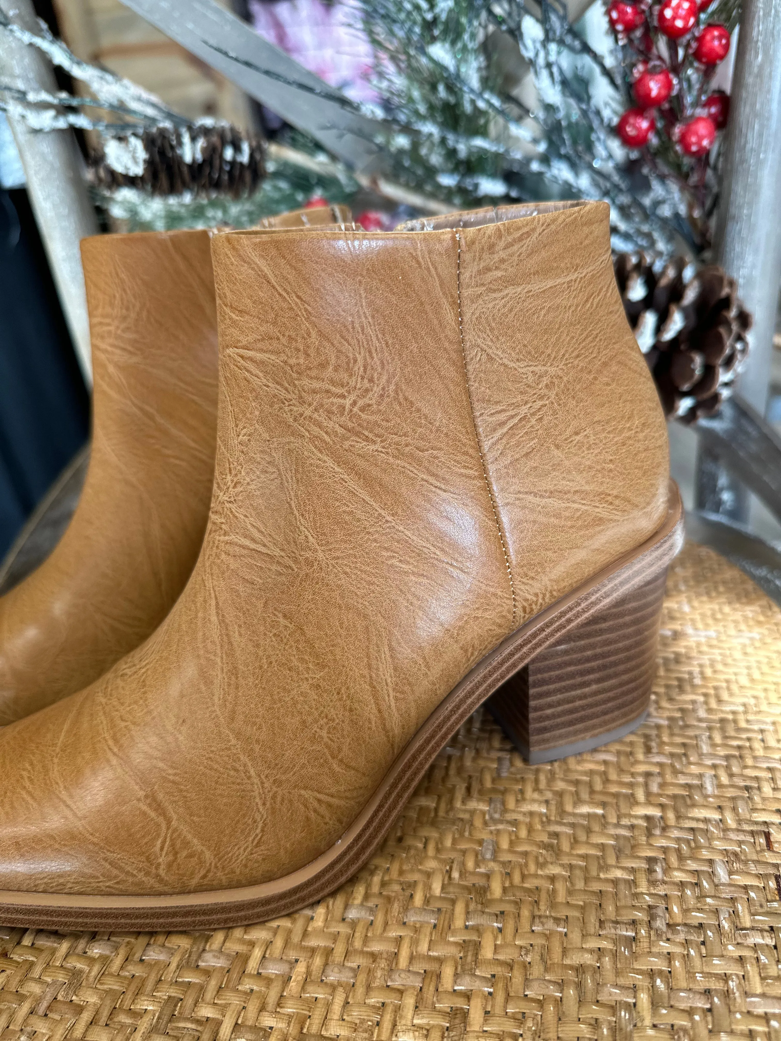 Velta Ankle Boot